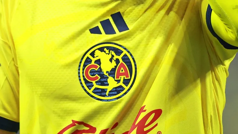 América hace oficial la llegada del colombiano Óscar Perea