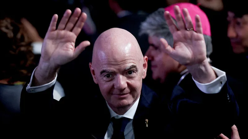 "Que haya un liderazgo que sirva al fútbol": La UEFA, la Concacaf y la AFC exigen una investigación sobre el polémico plan de Infantino