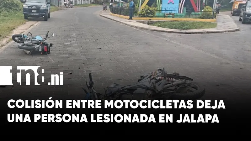 Descuido al volante provoca choque entre motocicletas en Jalapa