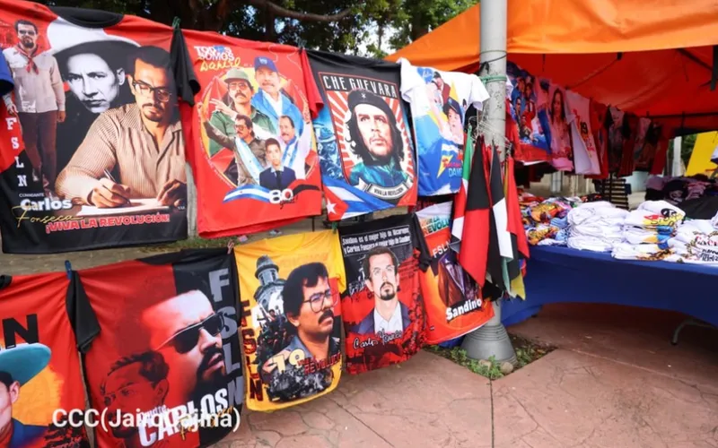 Emprendedores resaltan dinamismo en la venta de indumentaria para celebrar el 47/19