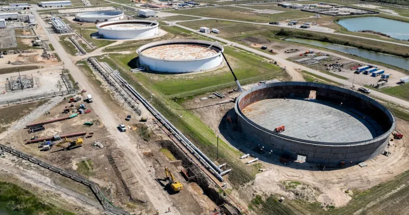 EE.UU. liberará hasta 40 millones de barriles de petróleo antes de elecciones de mitad de legislatura