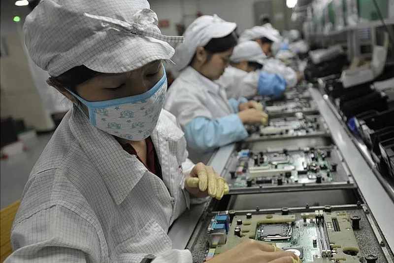 Mientras otros fabrican por si acaso, Apple fabrica en el último segundo. Lo decidió hace 25 años copiando un método japonés de los años 50