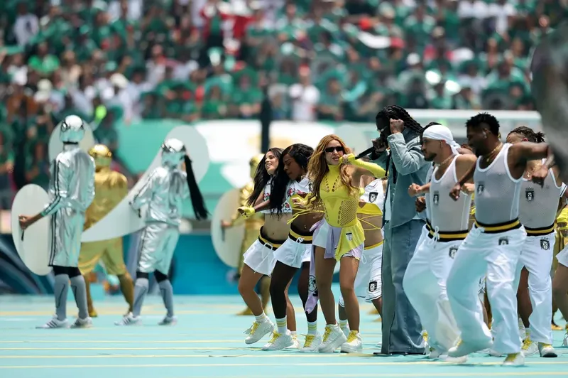 Shakira y Burna Boy lideran por segunda semana lista Global Excl. U.S. con ‘Dai Dai’, himno oficial del Mundial