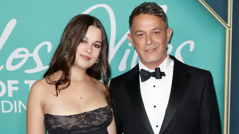Manuela Sánchez, el orgullo de Alejandro Sanz y Jaydy Michel tras posar para ¡HOLA!