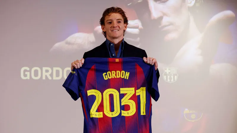 Anthony Gordon ya es del Barcelona
