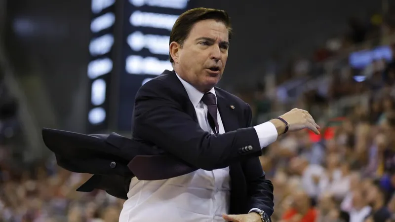 "Esto es incontrolable": Xavi Pascual responde a los rumores de salida