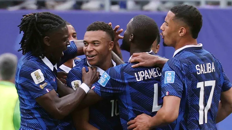 Kylian Mbappé hace historia y clasifica a Francia con una goleada