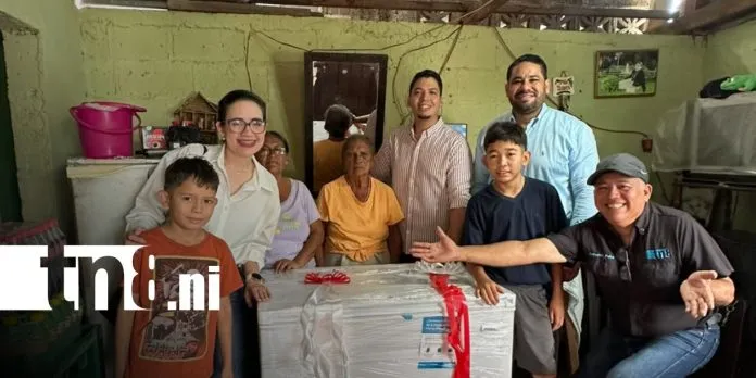 Mabe y Crónica TN8 premian a ganadora de “Historias que perduran” en Managua