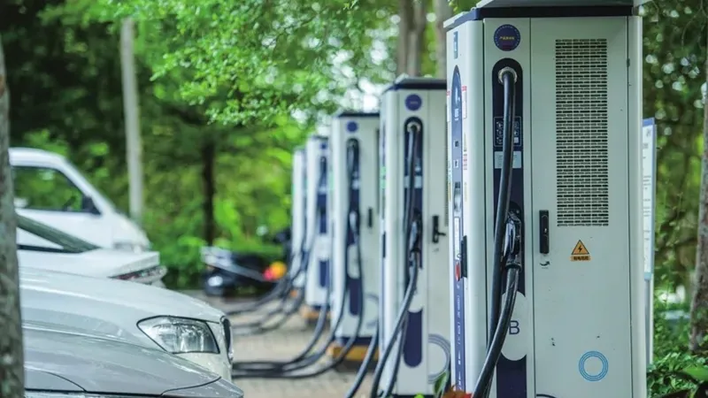 40 millones de puntos de carga y 110 millones de coches eléctricos en 2030: este país se pone serio con su electrificación