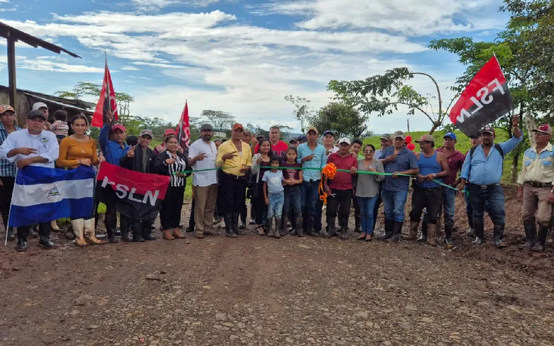 Mejoran caminos productivos en comunidad Santa Rosa, Nueva Guinea