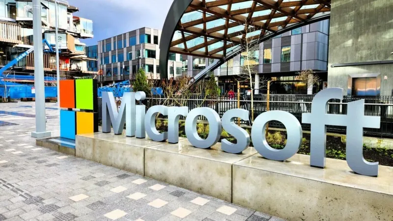Microsoft ofrece la salida a 60.000 empleados mientras invierte miles de millones en IA. Su negocio crece, pero también cambian sus prioridades