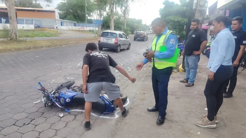 Motociclista de 42 años queda grave tras chocar en Pista El Dorado