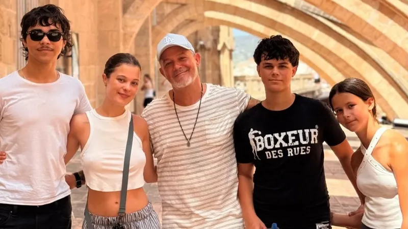 Alejandro Sanz comparte las fotos de su verano más especial junto a sus hijos y Stephanie Cayo