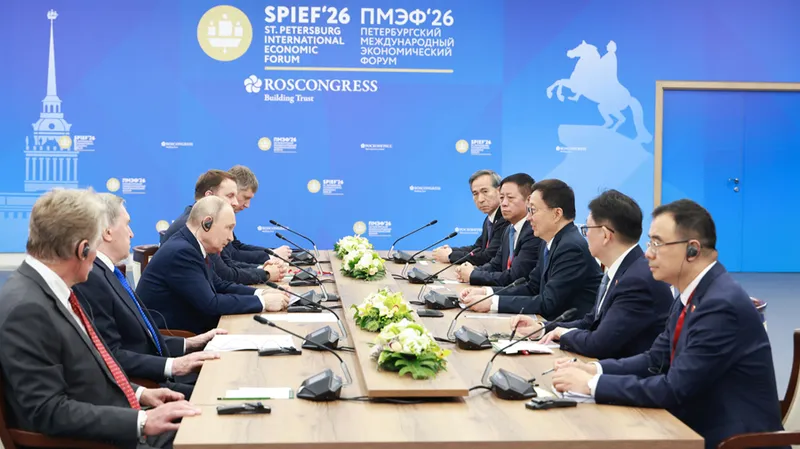 El presidente ruso se reúne con el vicepresidente chino en San Petersburgo