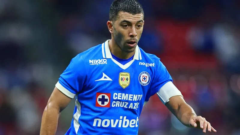 Erik Lira, más cerca del Monaco que de Cruz Azul