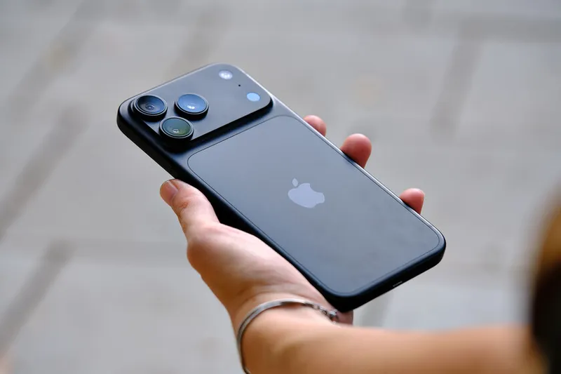 iPhone 18 Pro Max, análisis: la cámara más avanzada en un iPhone tiene dos guardaespaldas que se quedan demasiado lejos