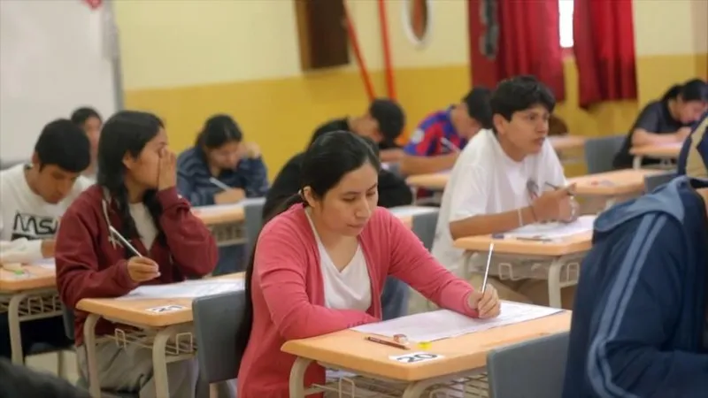 PRONABEC de Perú deja sin becas a estudiantes por falta de presupuesto