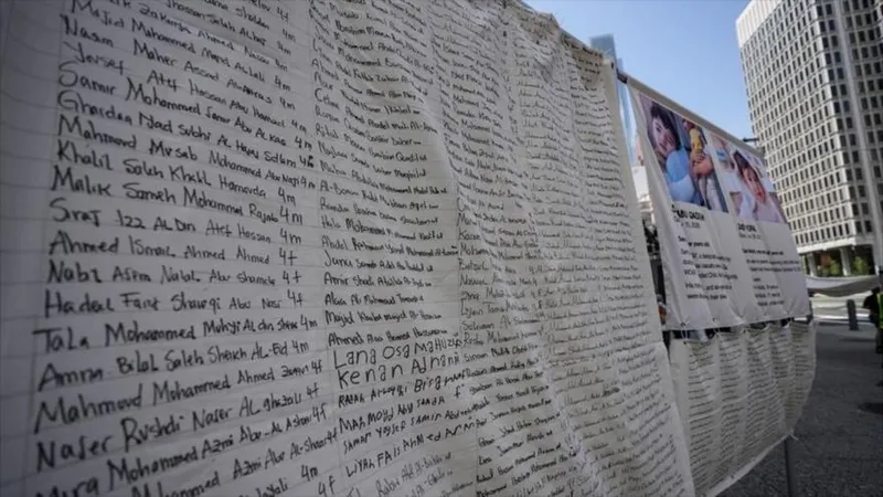 Filadelfia exhibe un sudario con 20 000 nombres de niños de Gaza