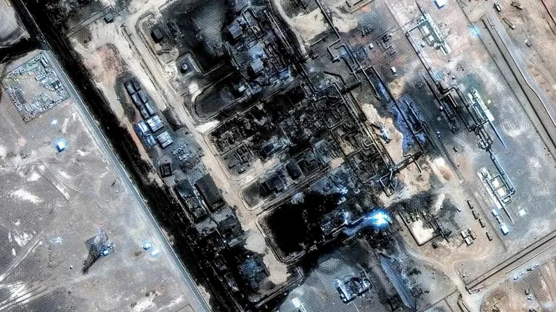 Hutíes responden a bombardeos saudíes con una oleada de misiles y drones