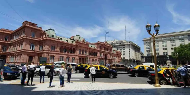 Inflación mensual en Argentina cae del umbral del 2% en junio