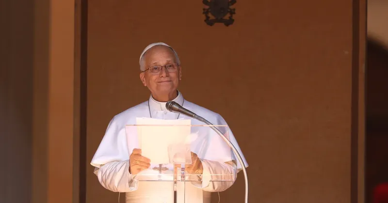 El papa será hospitalizado el martes para ser operado