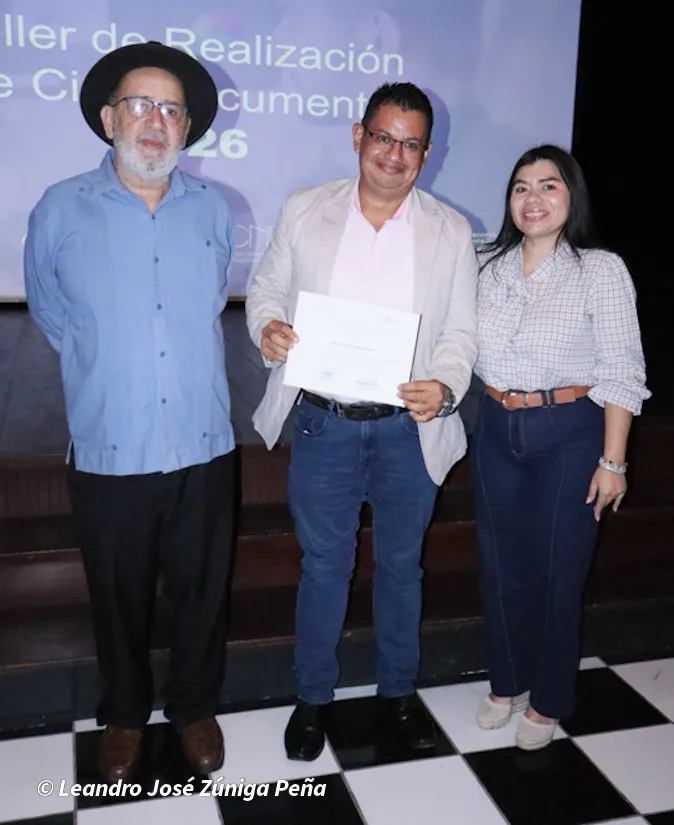 15 jóvenes concluyen taller de realización de documentales