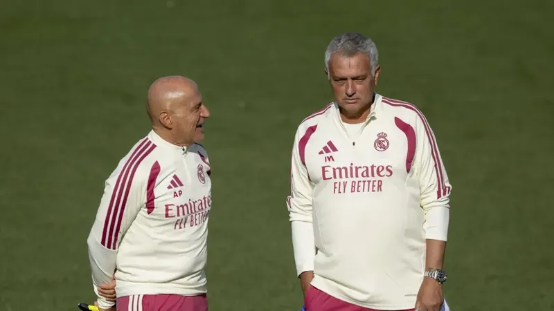 Mou: "No pienso que haya un árbitro que vaya al campo pensando que es amigo de Negreira"
