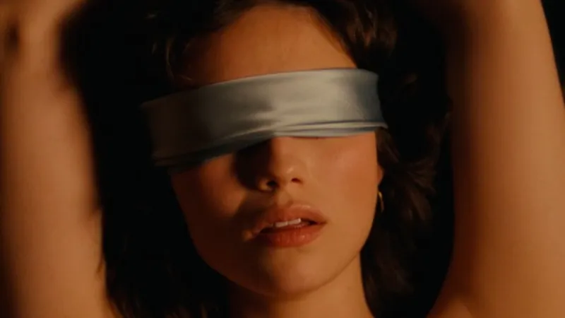 La '50 sombras de Grey' española ahora está en Netflix: la adaptación de un fenómeno de ventas erótico que se estrenó en 2024