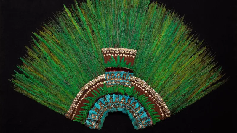 "Sería la mayor victoria de diplomacia cultural de México": ¿Qué tan viable es recuperar el penacho de Moctezuma?