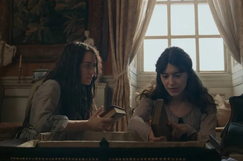 El romance es un pilar fundamental en 'Sentido y sensibilidad', pero lo que me ha cautivado de esta adaptación de Jane Austen ha sido el vínculo entre las hermanas