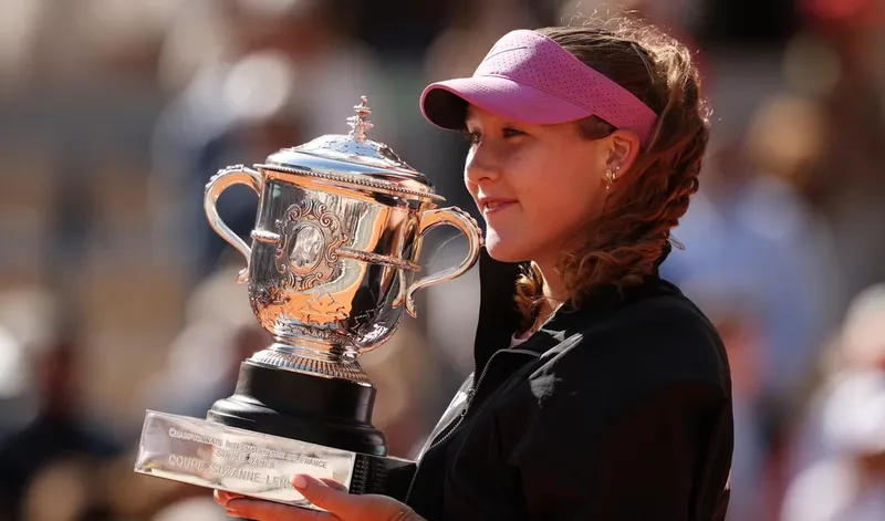 Tenista rusa gana el torneo de Grand Slam de Roland Garros