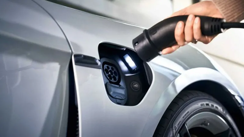 8 meses después el Plan Auto+ ya es oficial: cómo conseguir hasta 4.500 euros por tu nuevo coche electrificado