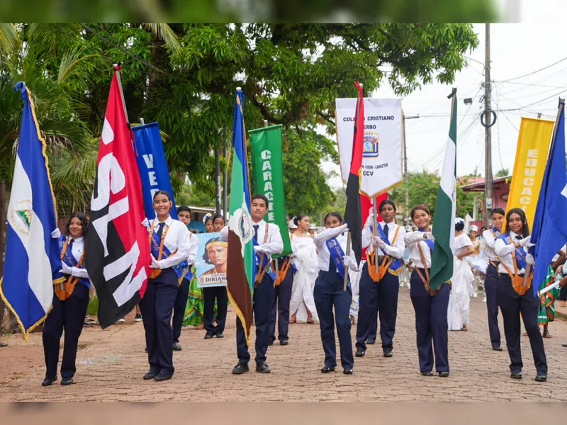 Desfiles escolares recorren Bilwi en celebración de las Fiestas Patrias