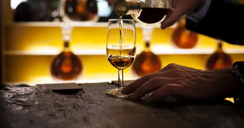 De whiskies a vodkas: los destilados y licores de lujo más caros del mundo en 2026