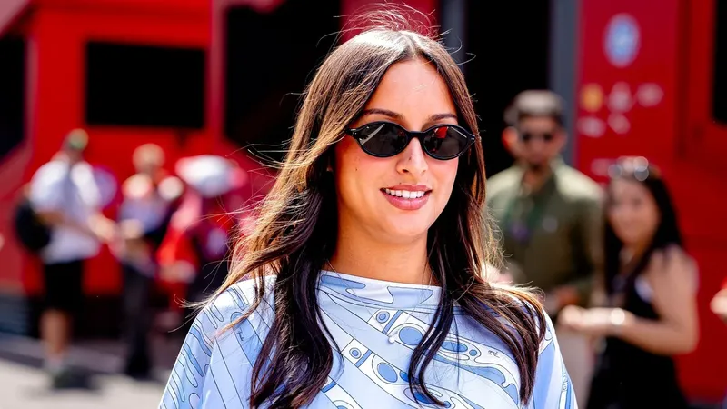Alexandra Leclerc presume su nueva 'baby bump' en el estampado del año