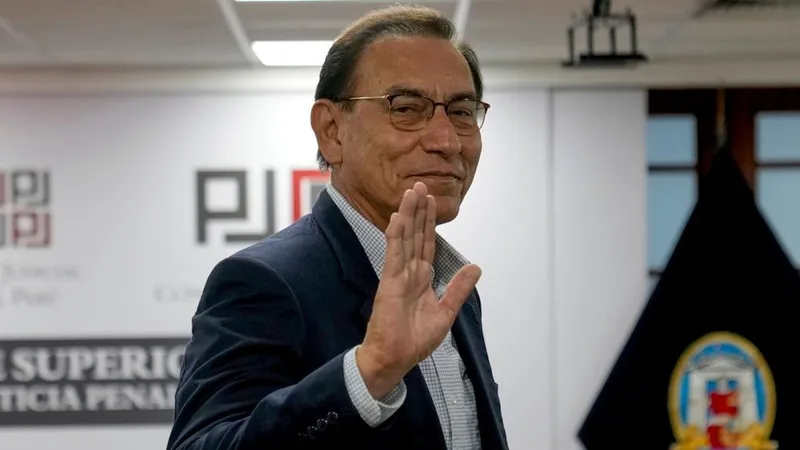 Hospitalizan por problema cardíaco al encarcelado expresidente peruano Vizcarra
