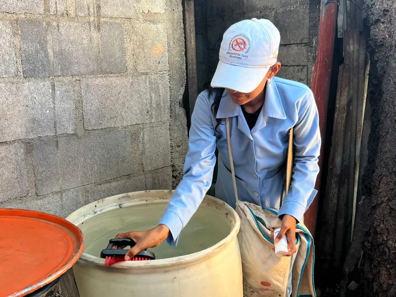 Brigadas de lucha antiepidémica visitan más de 700 viviendas en el barrio Andrés Castro