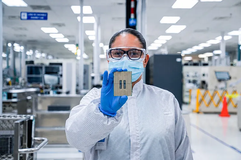 Intel tiene un plan para plantar cara a TSMC en 2027. Antes tiene que sobrevivir a 2026