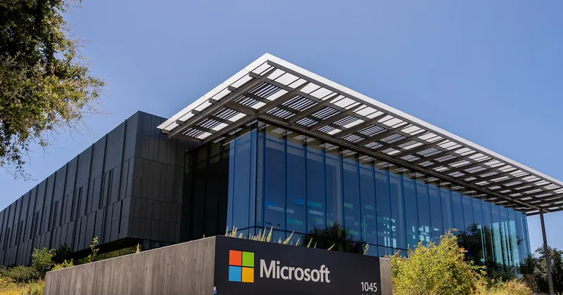 De Microsoft a Adobe: Trump suspende a ocho tecnológicas de un programa para obtener la Green Card