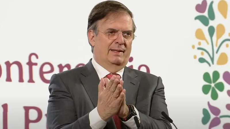 México tiene potencial en el mercado de semiconductores, señala el secretario de Economía