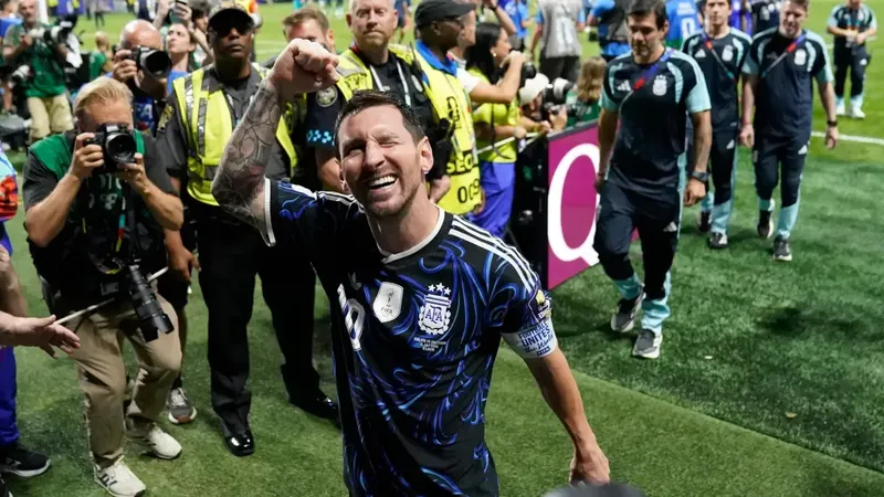 Messi: "Conozco muy bien a España. Tiene jugadores del Barça, club que amo y siempre sigo"