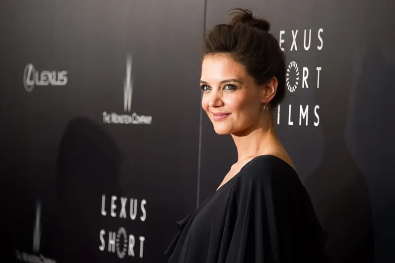Katie Holmes confirma romance con Jason Bard Yarmosky con una tierna dedicatoria