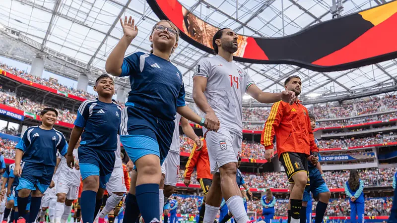 ¿Por qué los futbolistas entran a la cancha con niños en el Mundial? Esto es lo que nadie te dijo de esta tradición de la FIFA