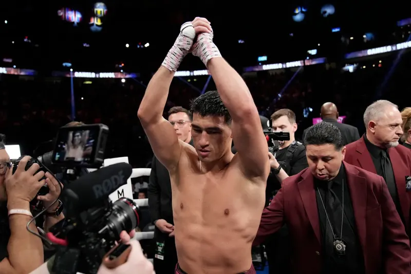 Dmitry Bivol tiene un panorama claro en el que destaca David Benavídez
