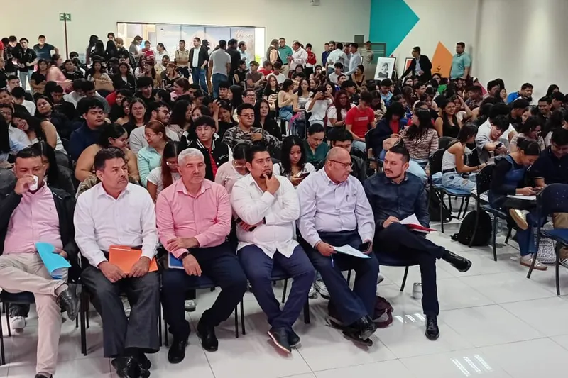 Estudiantes financieros fortalecen conocimientos para las pymes