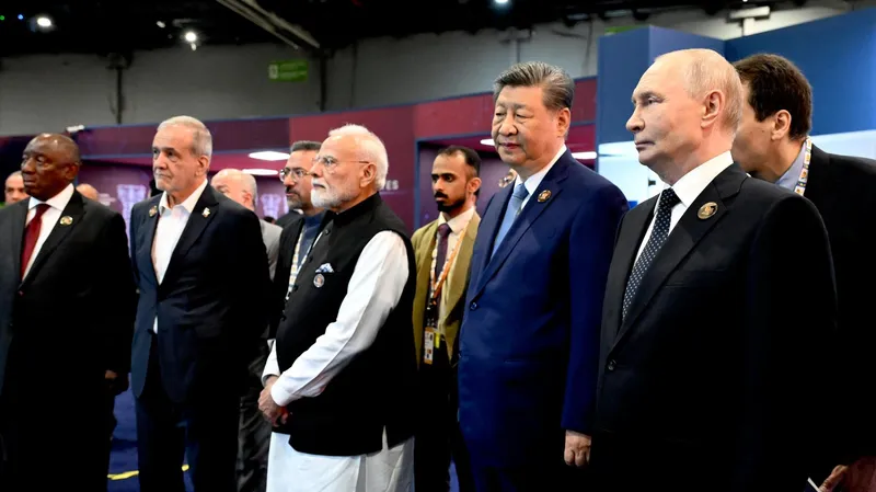 Los BRICS son un pilar de la estabilidad global "sin la mediación occidental", opina un experto | Video