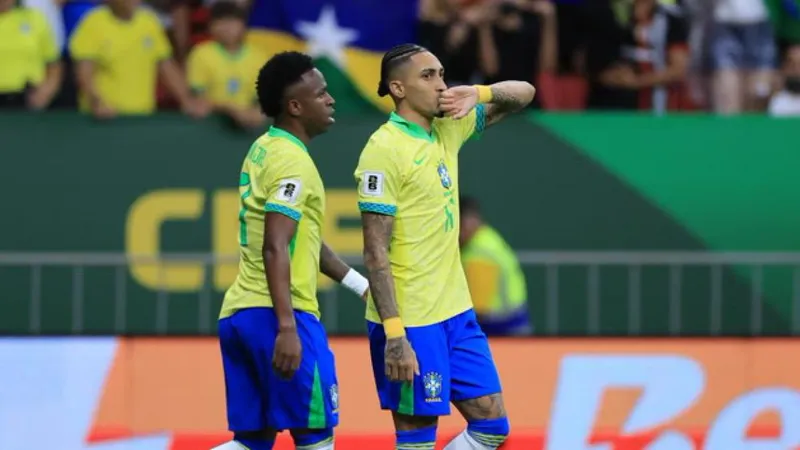 ¡Alarma Raphinha! Sustituido con Brasil por unas molestias