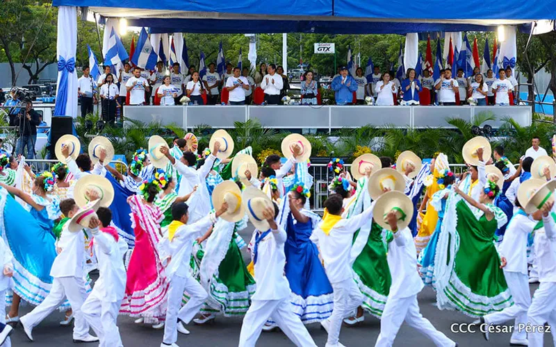 Desfiles escolares celebrarán la identidad con el huipil nicaragüense