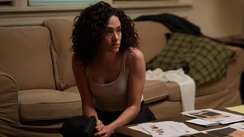 Disney+ añade hoy un nuevo thriller sobre una agente del FBI y la implacable asesina en serie a la que persigue