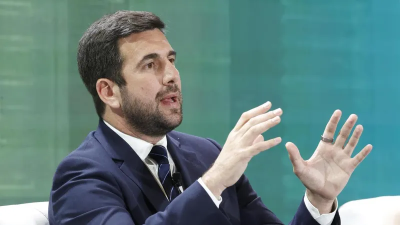 Enrique Riquelme podría presentarse con un 'crack' bajo la manga